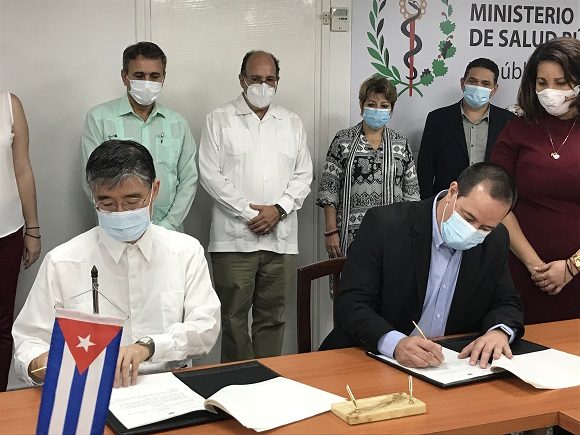 This memorandum, the first between Cuba and Japan on health matters, was signed by Minister José Angel Portal Miranda and His Excellency Mr. Kazuhiro Fujimura, Ambassador of Japan in Cuba. November 26, 2020.