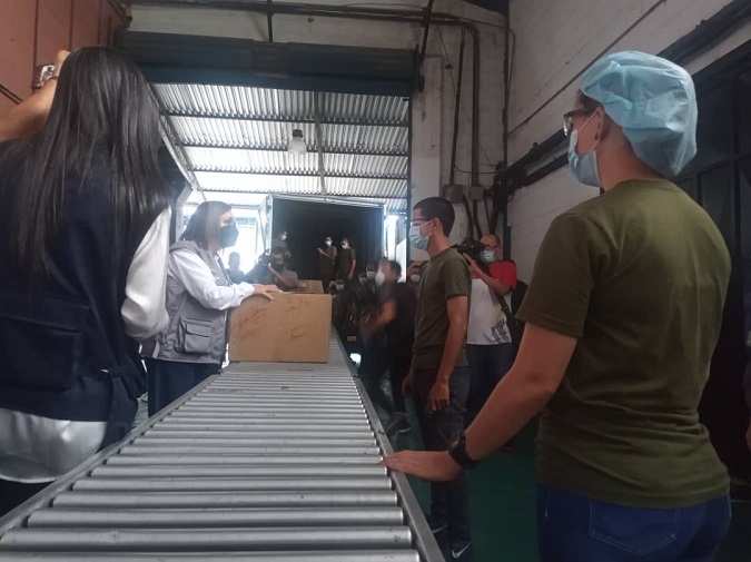 From Warehouse 1 of the National Office of Electoral Operations, the president of  @ve_cne Indira Alfonzo, accompany the culmination of the deployment of electoral cotillions and Biosafety material.