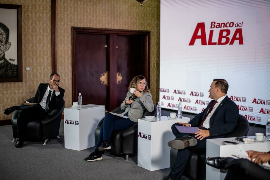 ALBA Bank holds International Seminar Developing the Present: Contributions to a post-pandemic economy. December 23, 2020.