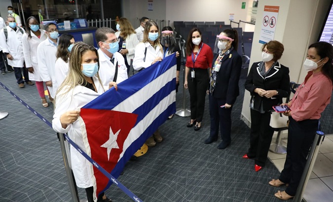 Cuban health workers arriving in Panama, Dec. 24, 2020.