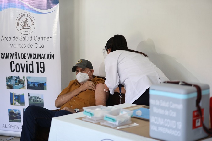 The first vaccines are injected in a care home in San José on Thursday December 24, 2020.