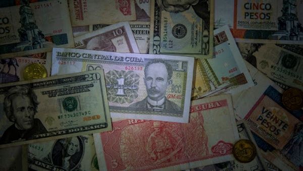 As of January 1st, the population will have a term of 180 days to change in banks and exchange houses their convertible pesos (CUC) for Cuban pesos, according to the current rate of 1x24. 