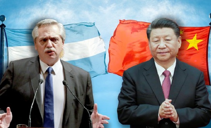 Argentina's President Alberto Fernandez (L) and China's President Xi Jinping (R):
