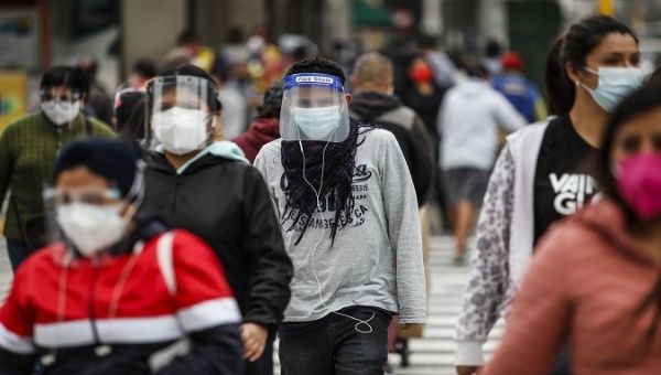 People wear face masks to walk in public spaces, Peru, 2021.