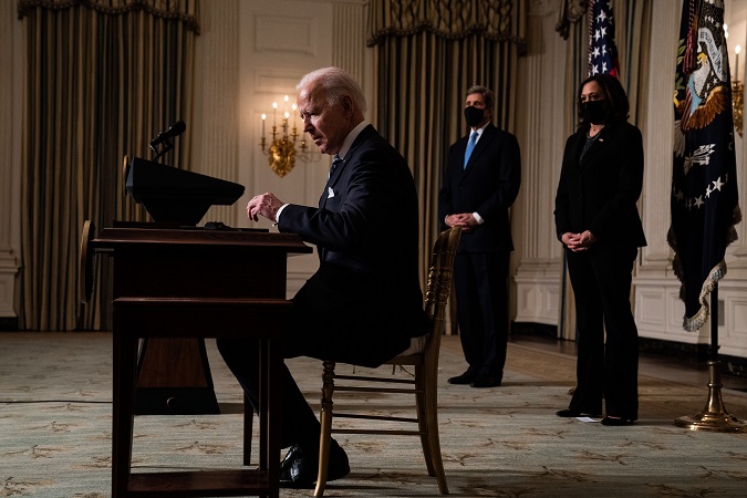 S President Joe Biden signs an executive order regarding his administration'Äôs response to climate change at an event in the State Dining Room of the White House in Washington, DC, USA, 27 January 2021.
