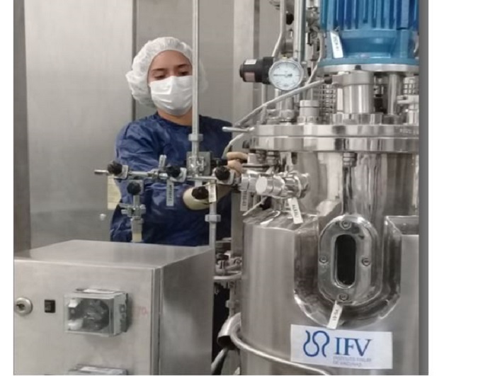 A specialist of Finlay Vaccine Institute works on the production of the Soberana 02 COVID-19 vacccine  in Cuba.
