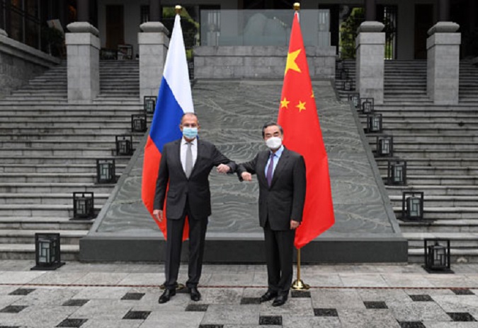 On March 22, State Councilor and Foreign Minister Wang Yi met with Russian Foreign Minister Sergey Lavrov. They agreed to promote the construction of a more fair, democratic, and reasonable multi-polar international order.