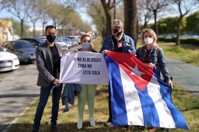 From Seville protesters demand the U.S. to end the genocidal blockade against Cuba.