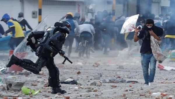 An agent cracks down on citizens Bogota, Colombia, May 26, 2021