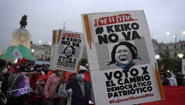 People hold up banners against right-wing presidential candidate Keiko Fujimori, Lima, Peru, Jun. 1, 2021. 