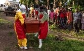 Health workers carry the coffin of an Ebola victim, Uganda, Nov. 2022.