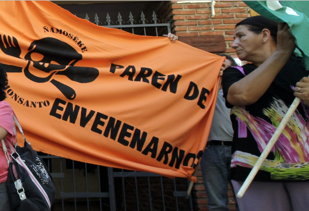 Paraguayan farmers have repeatedly protested the fumigations causing respiratory diseases and even death in their families. (Photo: EFE)