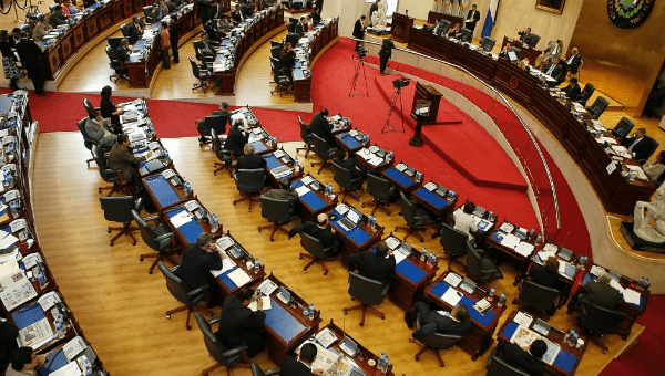 The candidates for the legislative elections will now have to comply with a 30 percent quota of women. (Photo: EFE)