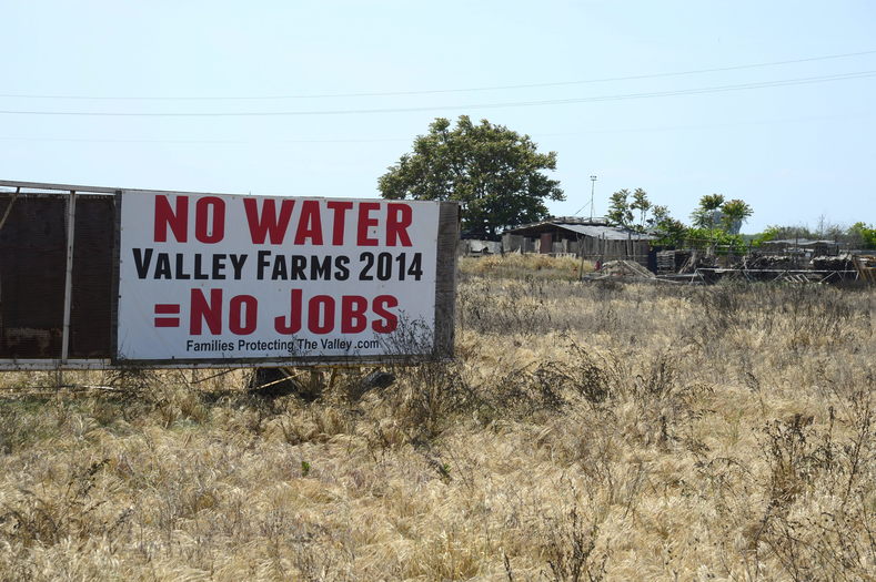 A sign reads 'No Water = No Jobs' along Hiway in California's Central Valley, USA, 10 April 2015.