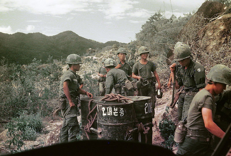 Soldiers of the ROK 9th Infantry Division in Vietnam.