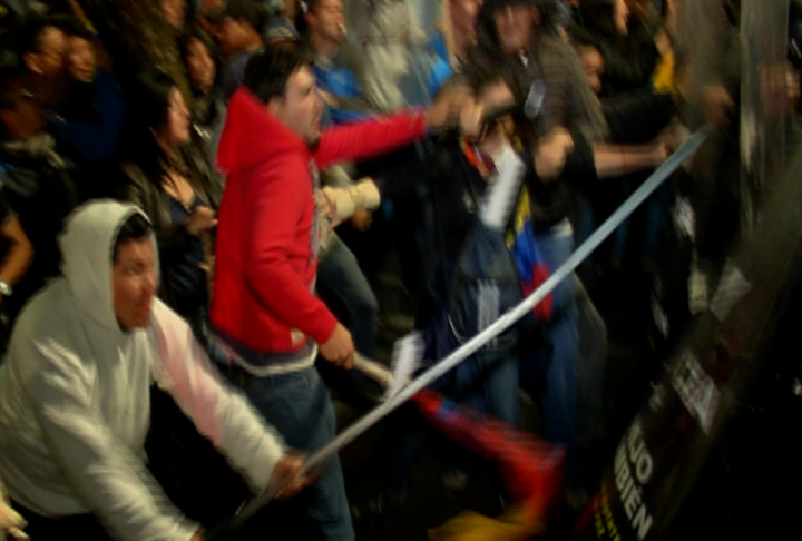 Opposition marchers wanted to occupy the Carondelet (teleSUR)