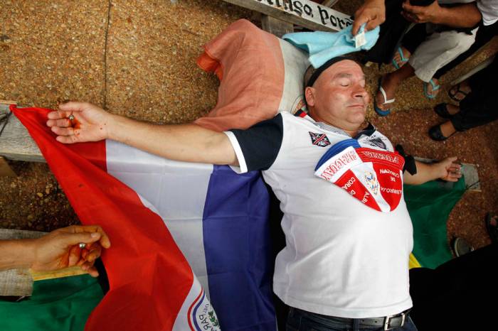 One of the former employees of the Itaipu dam crucified himself.