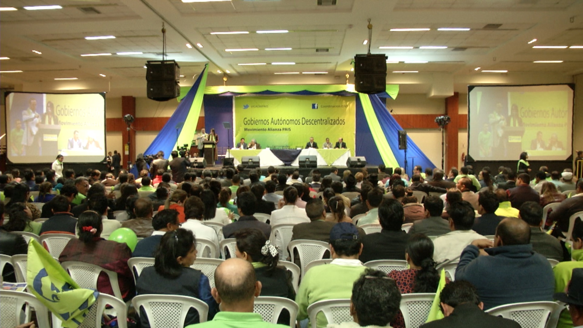 1,400 authorities met with President Rafael Correa to discuss the national dialogues (teleSUR)