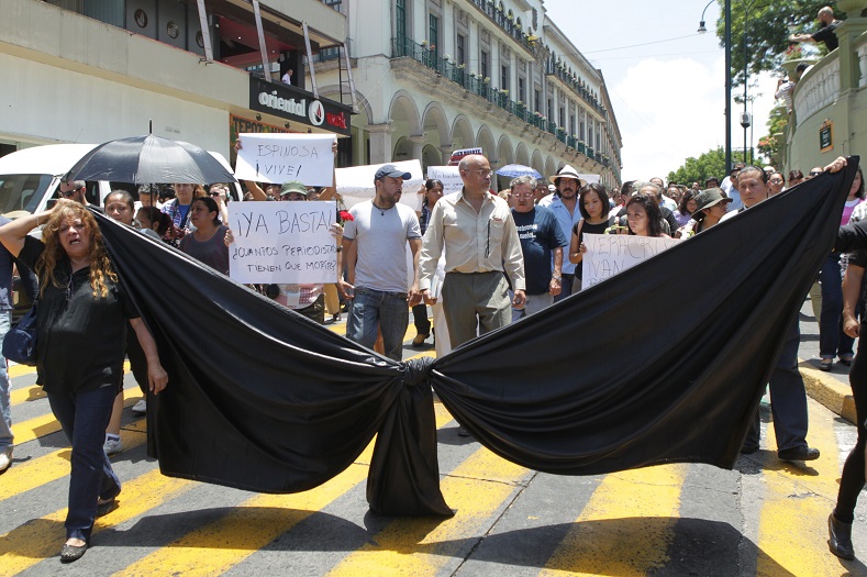 XALAPA, VERACRUZ: Journalists and civil society organizations protest Espinosa's death, Aug 2, 2015.