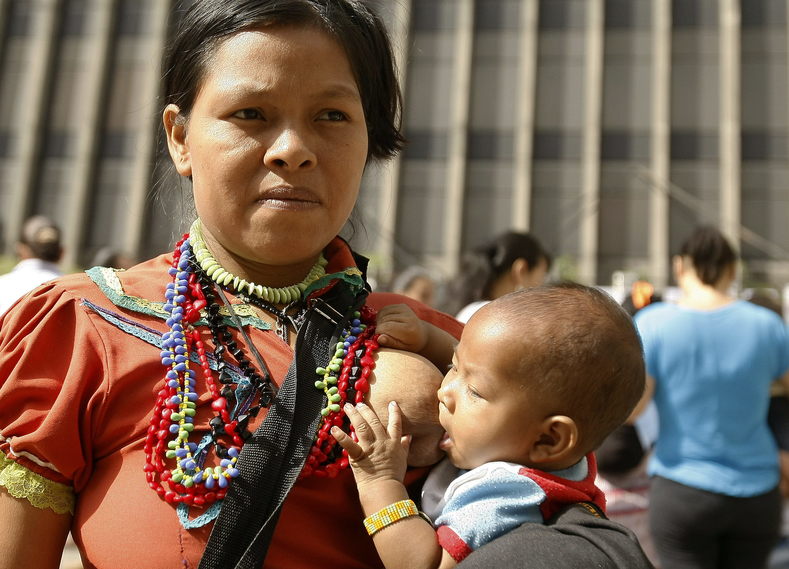 Latin Americans 'Latch On' for World Breastfeeding Week Multimedia