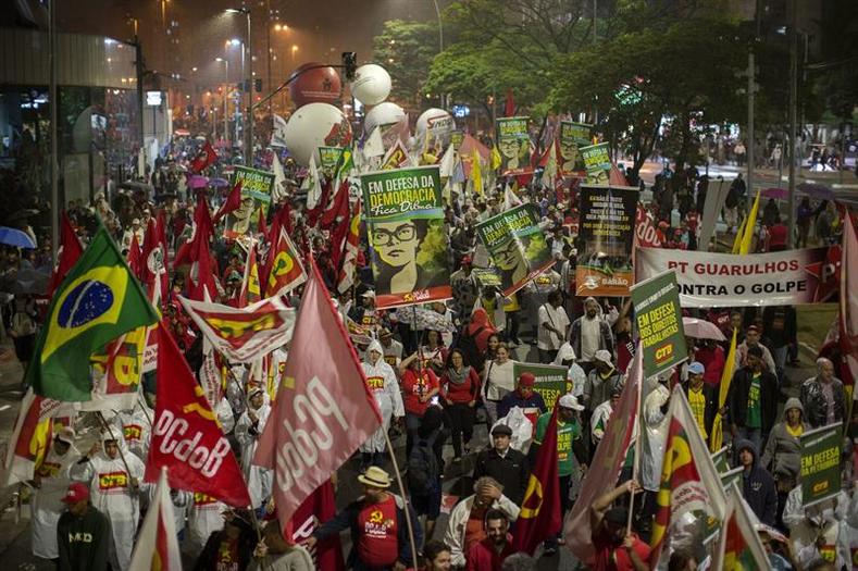 Thousands march in Sao Paulo in defense of President Dilma Rousseff who has received harsh attacks from the country's wealthy opposition and mainstream media. Signs read 