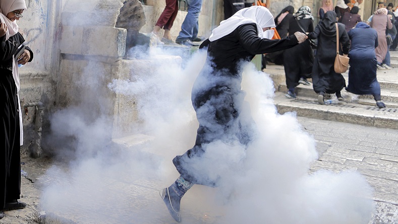 The Palestinian authorities condemned the Israeli aggression at the al-Aqsa mosque in Jerusalem.