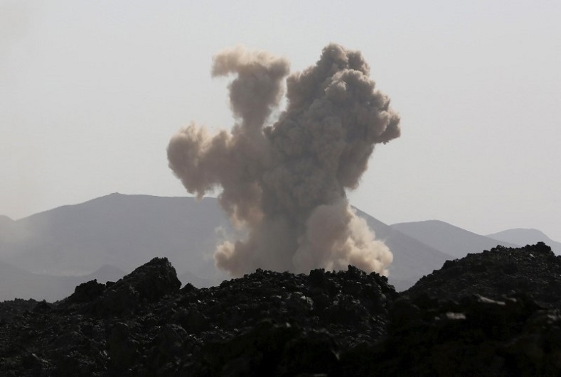 Smoke billows from the site of a Saudi-led air strike on a Houthi position in the Yemeni frontline province of Marib September 15, 2015.