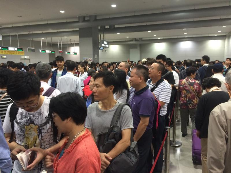 Long lines at the Japanese airport