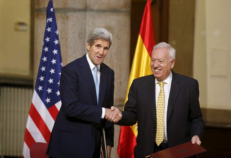 U.S. Secretary of State John Kerry (L) and Spanish Foreign Minister Jose Manuel Garcia-Margallo shake hands after signing an agreement at the Foreign Ministry in Madrid, Spain, Oct. 19, 2015.