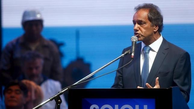 Daniel Scioli, presidential candidate for Front for Victory, speaks during a campaign rally in Buenos Aires, Sept. 21, 2015.