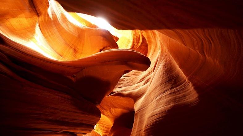 US: Stunning Photos Show Extreme Drought Around Lake Powell, AZ