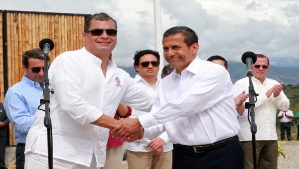 Ecuadorean President Rafael Correa and Peruvian President Ollanta Humala meet in Peru.