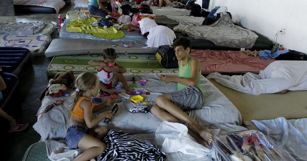 Children play at a shelter for Cuban migrants in the border between Panama and Costa Rica in Paso Canoas, Panama Dec. 23, 2015.