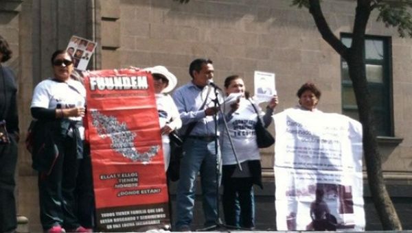 Mexican workers protest in Mexico City against the signing of the TPP, January 29, 2016.