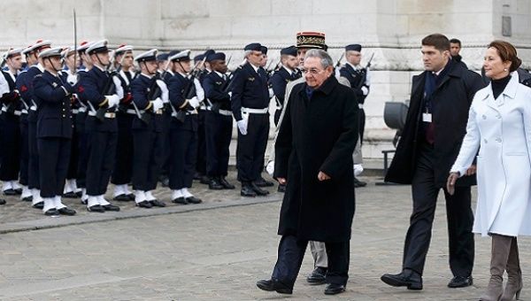 Cuba's President Raul Castro during a ceremony at the Tomb of the Unknown Soldier at the Arc de Triomphe in Paris, France, Feb. 1, 2016. 