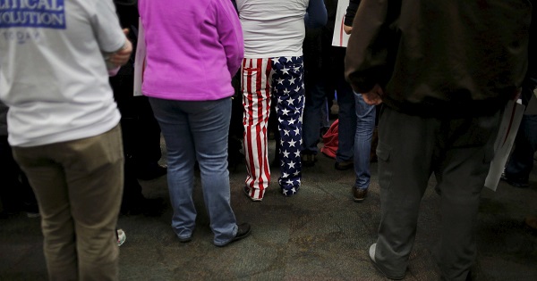 Supporters of U.S. Democratic presidential candidate Bernie Sanders listen to him speak at a campaign rally in Waterloo, Iowa Jan. 31, 2016.