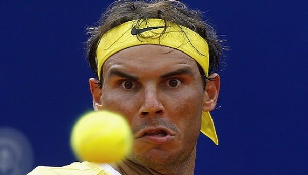 Spain's Rafael Nadal plays a shot during his tennis match against Austria's Dominic Thiem at the ATP Argentina Open in Buenos Aires, Feb. 13, 2016.