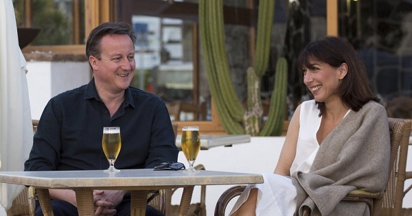 David Cameron and his wife Samantha pose for a photograph during their holiday in Playa Blanca, Lanzarote March 25, 2016.