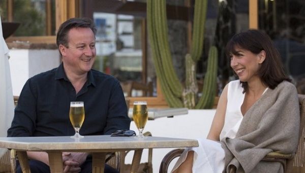 David Cameron and his wife Samantha pose for a photograph during their holiday in Playa Blanca, Lanzarote March 25, 2016.