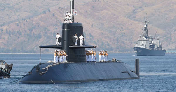 Japanese submarine arrives in Subic Bay, Philippines on April 3, 2016.