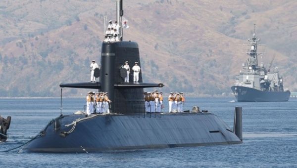 Japanese submarine arrives in Subic Bay, Philippines on April 3, 2016.