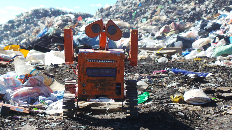 Wall-E is back in one piece at the dump in Patacayma where Esteban found the materials to make the robot. 