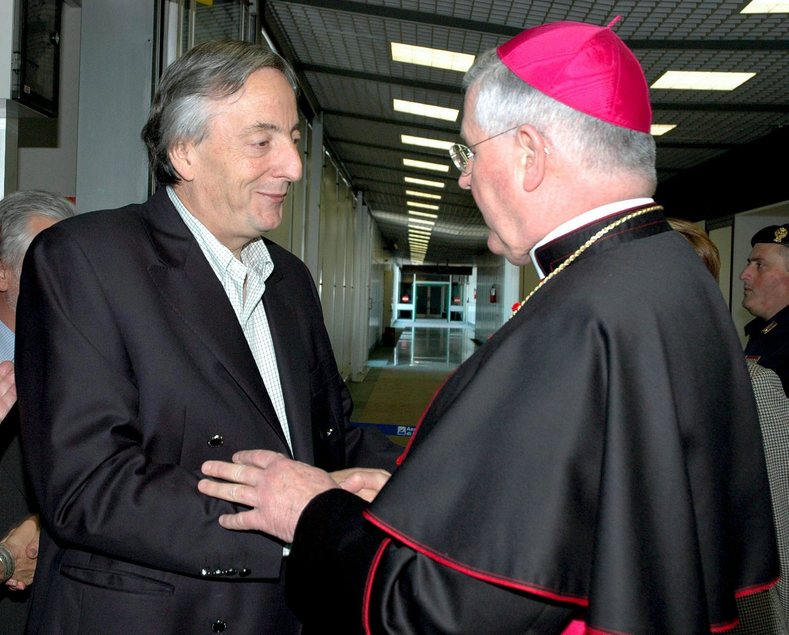 As well as maintaining strong political relationships, Kirchner was also close to important religious leaders like Pope Benedict XVI