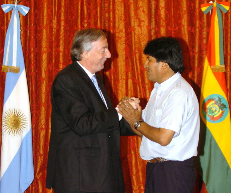 Nestor Kirchner and Bolivian President Evo Morales discuss bilateral relations, shortly after Morales assumed the presidency in 2005. 