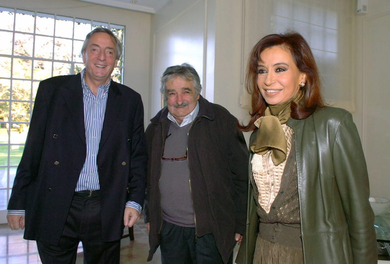 Nestor Kirchner welcomes Uruguayan Senator Jose Mujica with his wife, then-President Cristina Fernandez.