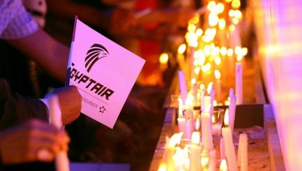 People light candles during a candlelight vigil for the victims of EgyptAir flight 804, at the Cairo Opera house in Cairo, Egypt May 26, 2016.