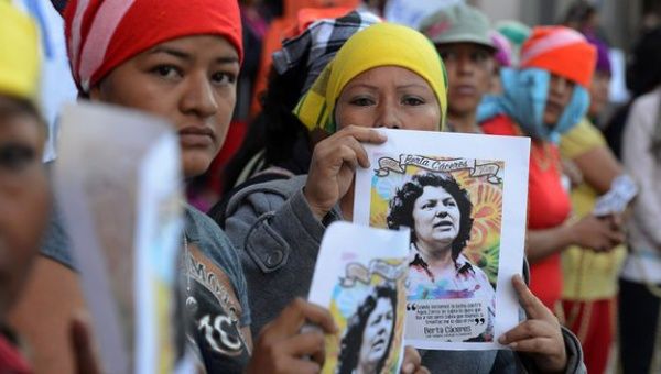 Lenca indigenous women protest against the murder of Honduran environmentalist Berta Caceres, in front of the Public Ministry in Tegucigalpa on April 5, 2016.