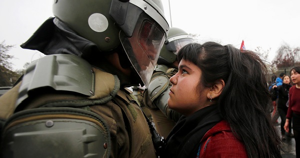 This Viral Chile Protester Photo Captured the September 11 Mood