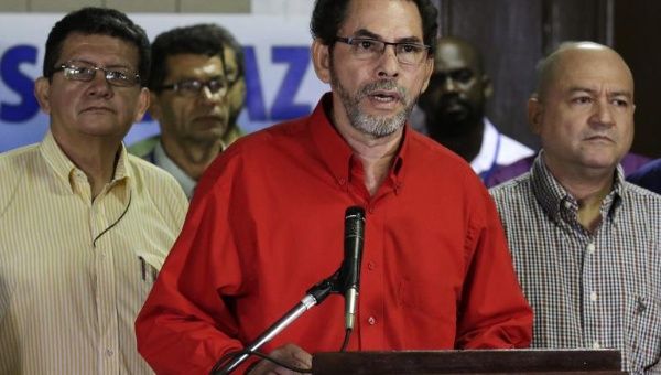 Pastor Alape during the peace talks in Cuba (Photo: Reuters)