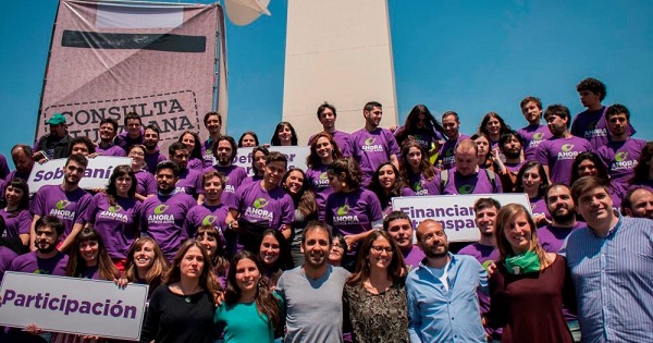 Supporters of Now Buenos Aires call on the city's residents to pitch their ideas, Buenos Aires, Oct. 21, 2016.